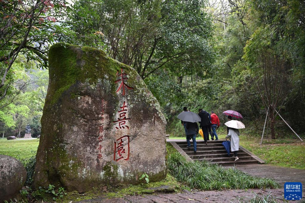 贯通中华文脉 照亮复兴之路——党的十八大以来以习近平同志为核心的党中央激活中华文化的历史性贡献述评