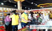 市场营销专业学生牡丹文化节上显身手