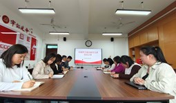 基础教学部直属党支部召开党员会议