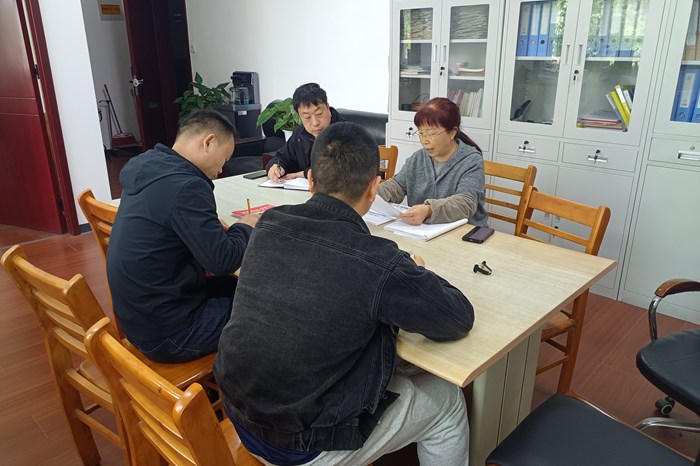 学法明纪强担当 护航发展践初心——纪委办支部开展专题学习