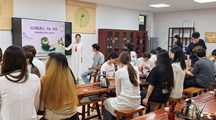 茶韵润校园 文化育学子——学校杨晓红茶艺技艺技能创新工作室承办“5・21国际茶日”进校园活动