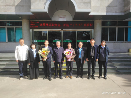 我校为退休老教师举行荣休仪式