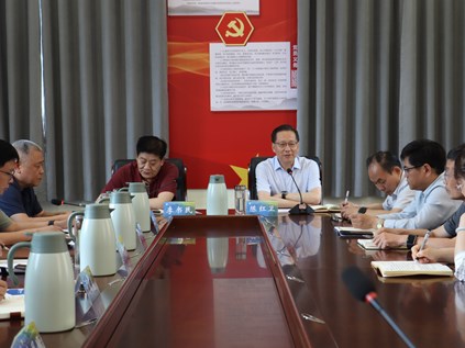 我校举行王宪洪同志荣休座谈会