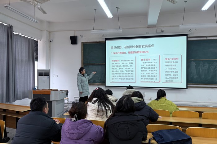 研学规划明方向，聚力育人启新程 ——商务学院举办“支部书记讲党课”活动