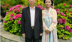 以青春之声传牡丹雅韵! 商务学院学生讲解获嘉宾盛赞