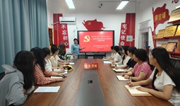 坚守育人初心 践行实干担当 ——商务学院教师党支部开展树立和践行正确政绩观学习教育专题党课