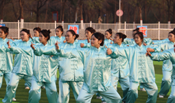 我校第一届健身气功八段锦比赛圆满落幕