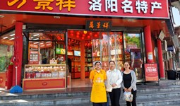 校企携手助花会 共育匠心园艺人 ——园林园艺学院赴万景祥公司看望实习学生　