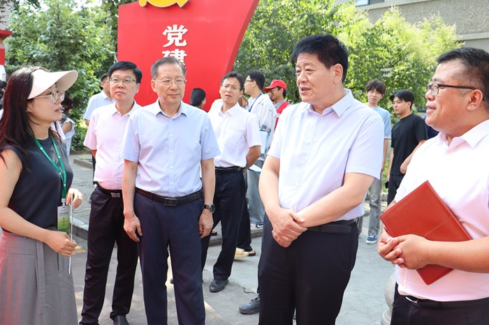 我校成功举办大型双选会 助力毕业生开启新征程
