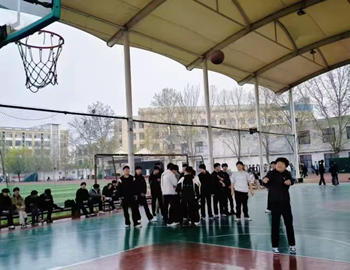 青春“篮”不住 活力满校园——24级汽车工程部团支部开展趣味投篮活动